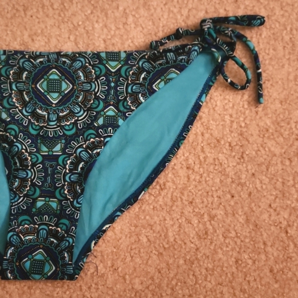 Xhilaration Large Blue Pattern Swim Bottoms